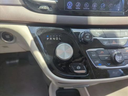 Used 2017 Chrysler Pacifica Touring-L Plus w/ Tire & Wheel Group image 18