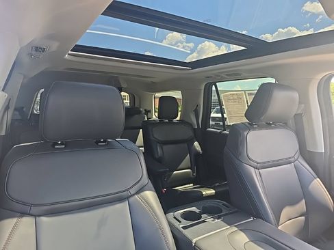 Used 2025 Ford Expedition Active AWD/4WD image 46