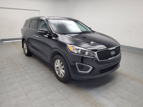 Used 2017 Kia Sorento LX w/ LX Convenience Package image 13