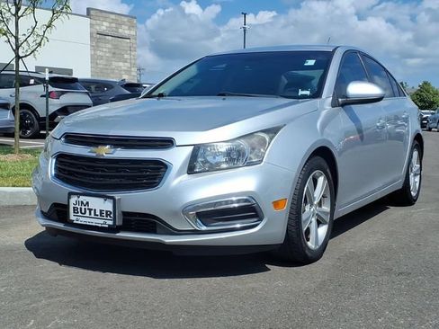 Used 2015 Chevrolet Cruze LT FWD image 2
