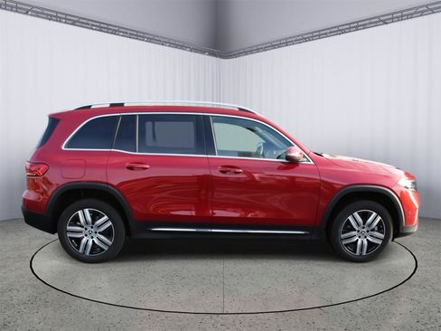 Used 2023 Mercedes-Benz EQB 300 4MATIC image 9