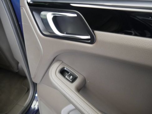 Certified 2023 Porsche Macan AWD/4WD image 26