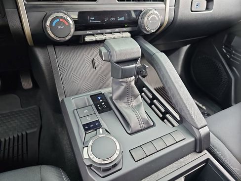 Certified 2025 Toyota Tacoma SR w/ SR Upgrade Package AWD/4WD image 15