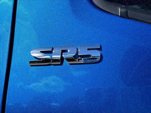 Used 2017 Toyota Tacoma SR5 RWD image 9