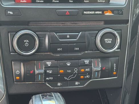 Certified 2018 Ford Explorer XLT w/ Equipment Group 202A FWD image 30