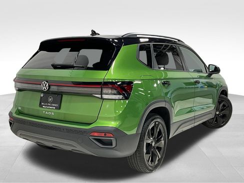 Used 2025 Volkswagen Taos SE FWD image 5