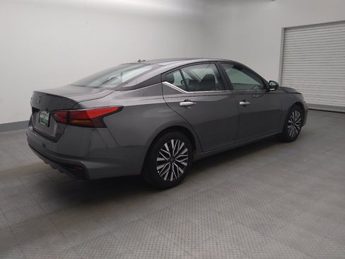 Used 2025 Nissan Altima 2.5 SV FWD image 10