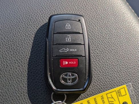 Used 2025 Toyota Tacoma Limited image 32