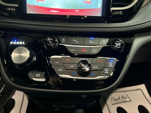 New 2026 Chrysler Pacifica Select image 17