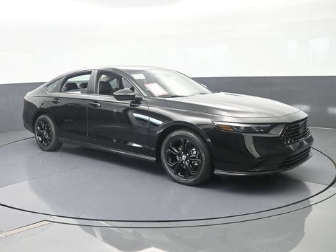 Used 2025 Honda Accord SE image 8