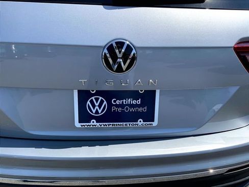 Used 2023 Volkswagen Tiguan SE AWD/4WD image 18