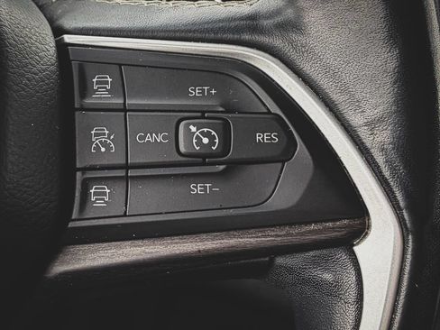 Used 2021 Jeep Grand Cherokee L Limited AWD/4WD image 12