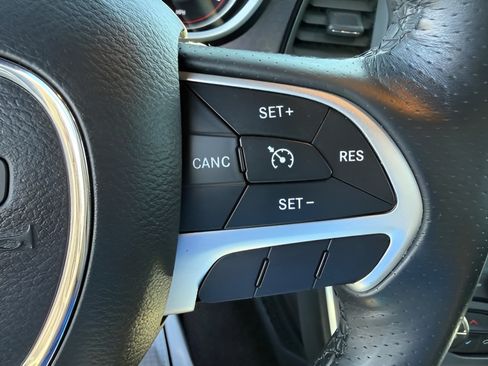 Used 2016 Dodge Challenger R/T Scat Pack w/ Leather Interior Group RWD image 18