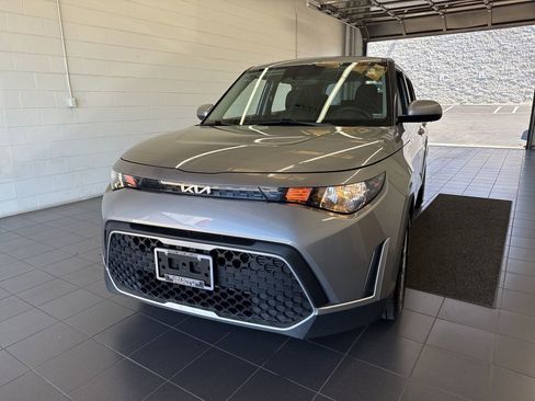 Used 2024 Kia Soul LX w/ Option Group 015 FWD image 3