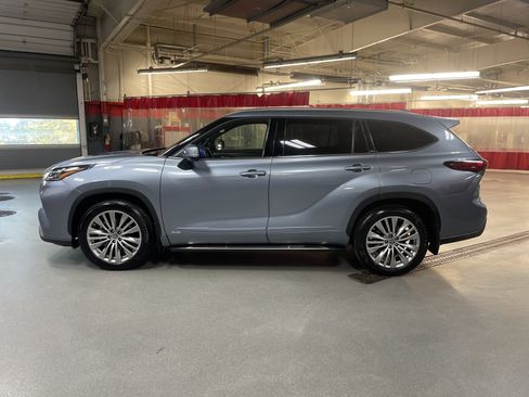Used 2023 Toyota Highlander Platinum image 7