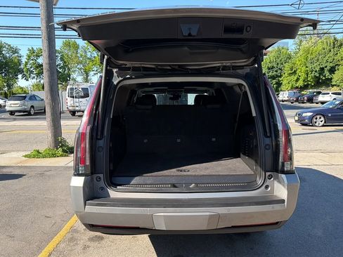 Used 2017 Cadillac Escalade ESV Premium Luxury AWD/4WD image 26
