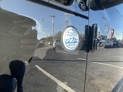 Used 2022 Jeep Wrangler Unlimited Sahara image 10