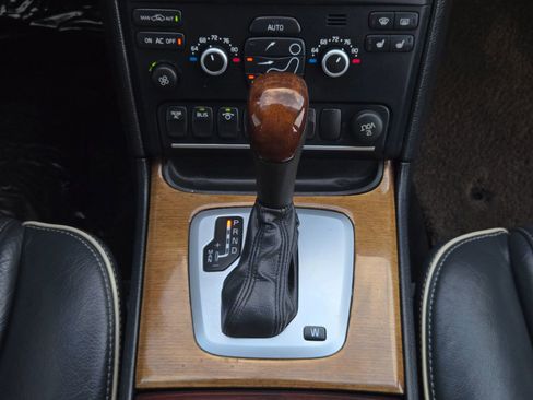 Used 2013 Volvo XC90 3.2 image 32