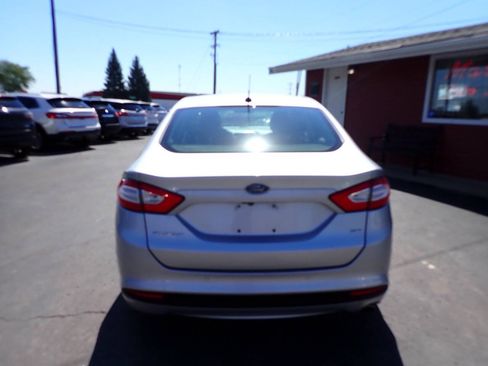 Used 2016 Ford Fusion SE FWD image 5