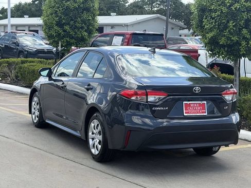Used 2025 Toyota Corolla LE FWD image 5