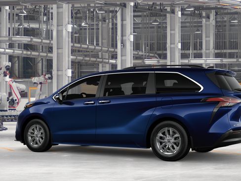 New 2026 Toyota Sienna XLE AWD/4WD image 7