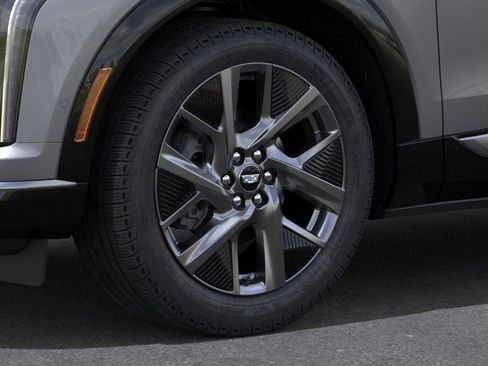 New 2025 Cadillac Optiq Luxury 1 image 33