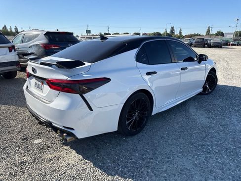 Used 2019 Toyota Camry SE w/ Carpet Mat Package FWD image 5