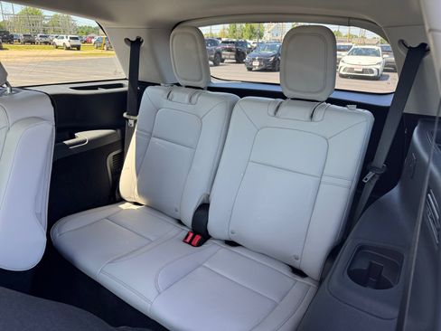 New 2026 Lincoln Aviator AWD image 31