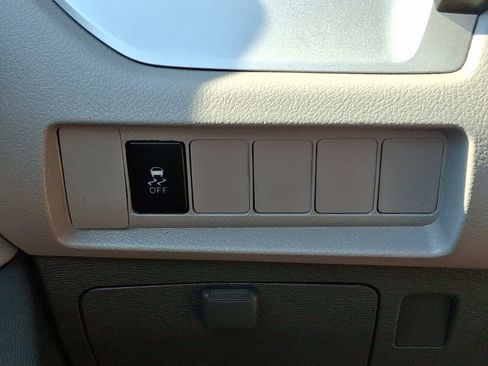 Used 2019 Toyota Sienna L image 23