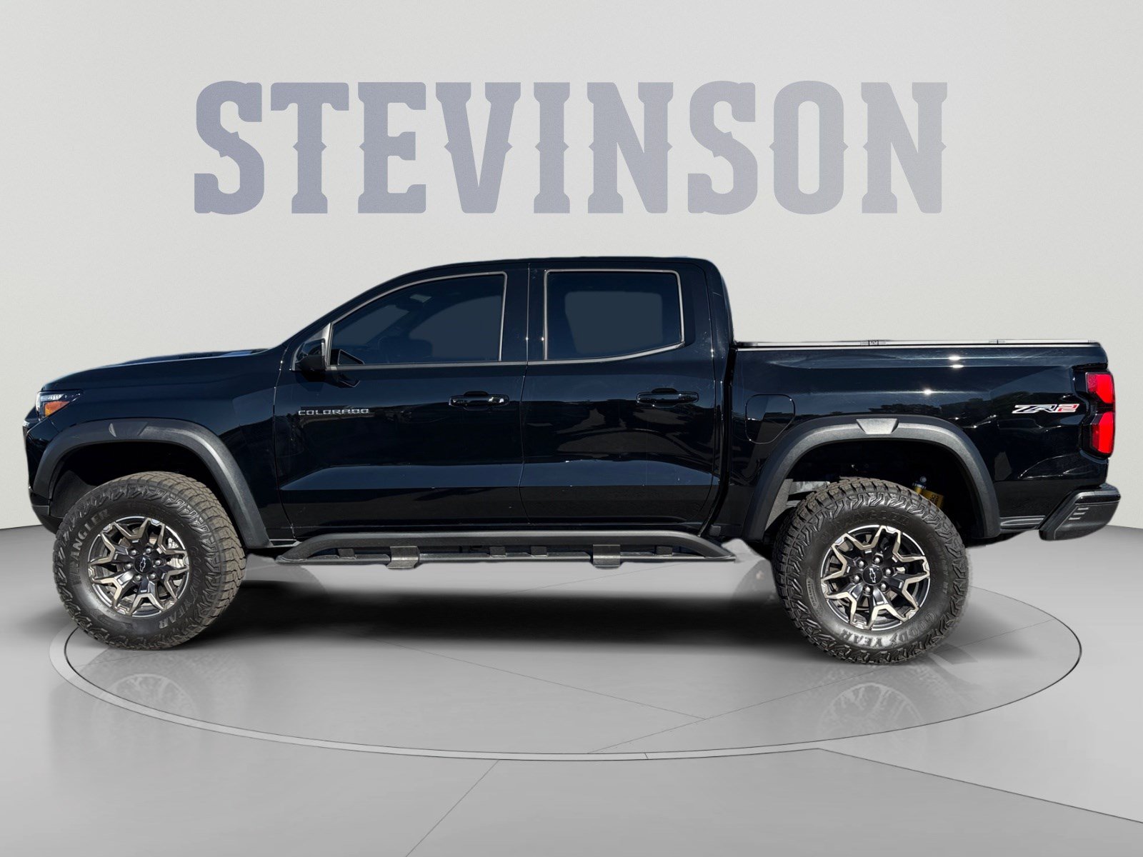 Used 2025 Chevrolet Colorado ZR2 w/ Technology Package AWD/4WD image 2