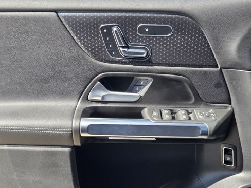 Used 2025 Mercedes-Benz GLB 250 w/ Exclusive Package image 20