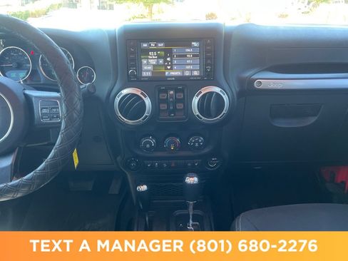 Used 2016 Jeep Wrangler Unlimited Sahara w/ Connectivity Group AWD/4WD image 19