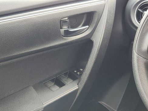 Used 2017 Toyota Corolla LE image 12