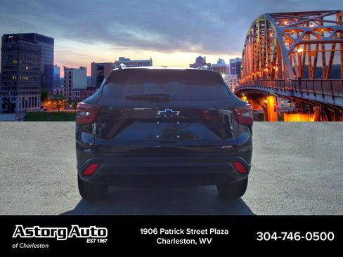 Used 2025 Chevrolet Trax RS w/ Sunroof Package image 4