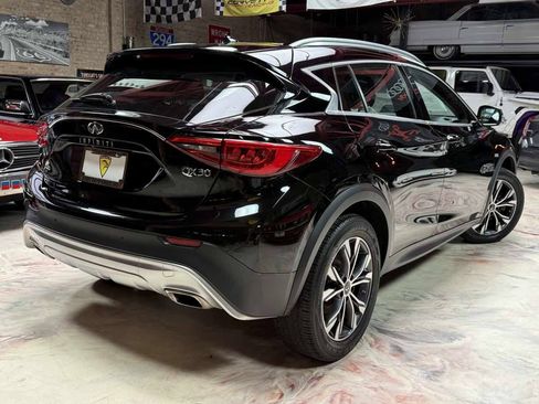 Used 2018 INFINITI QX30 Premium w/ Navigation Package AWD/4WD image 2