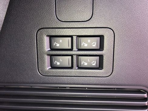 New 2026 Nissan Armada SL w/ Captain's Chari Seat Package image 17