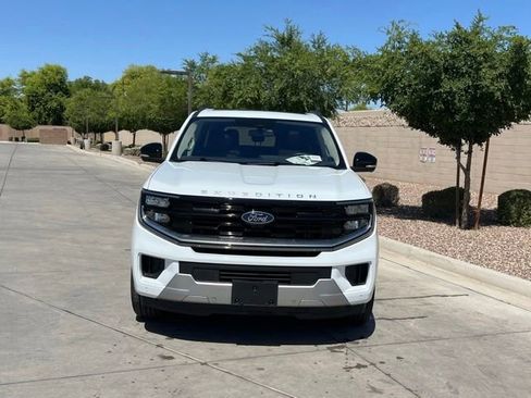 Used 2025 Ford Expedition Max Platinum AWD/4WD image 3