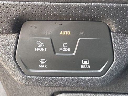 Used 2024 Volkswagen Atlas SE w/ Black Wheel Package image 22