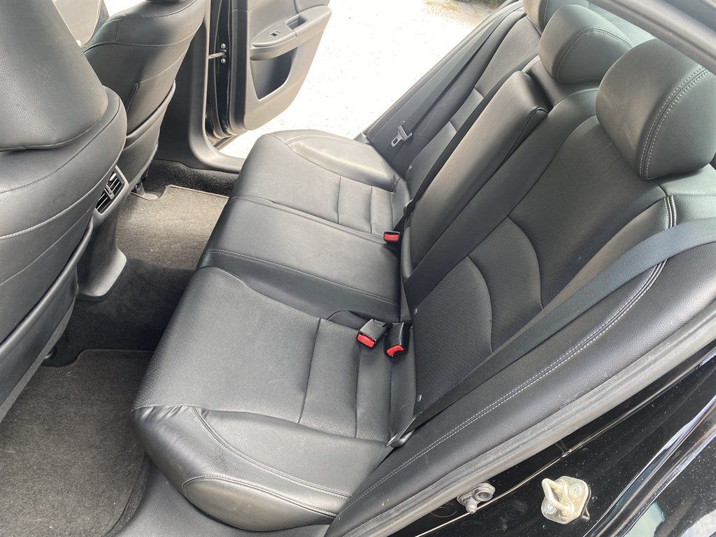 Used 2015 Honda Accord Touring image 14