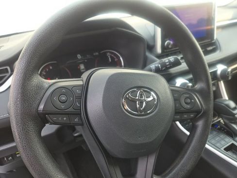 Used 2025 Toyota RAV4 XLE AWD/4WD image 5