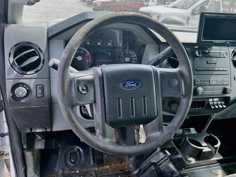 Used 2016 Ford F550 2WD Regular Cab Super Duty image 9