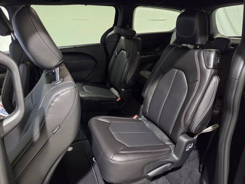 New 2026 Chrysler Pacifica Select FWD image 10
