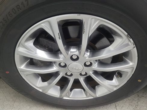 Used 2021 Jeep Cherokee Latitude Plus FWD image 31