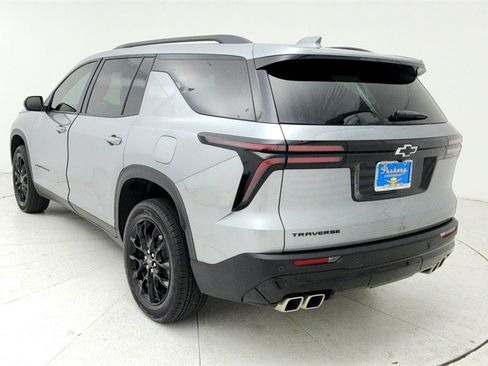 Used 2025 Chevrolet Traverse LT w/ Midnight/Sport Edition image 5
