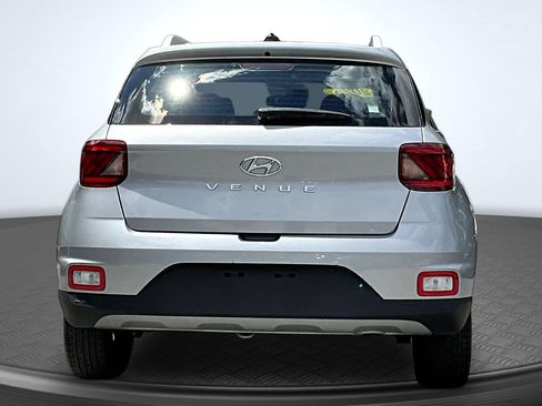 Used 2025 Hyundai Venue SEL FWD image 6