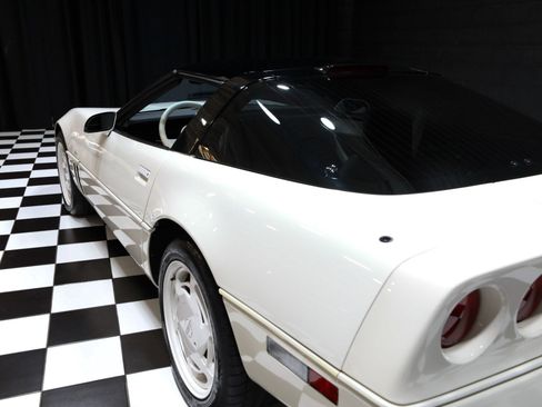 Used 1988 Chevrolet Corvette Coupe image 28