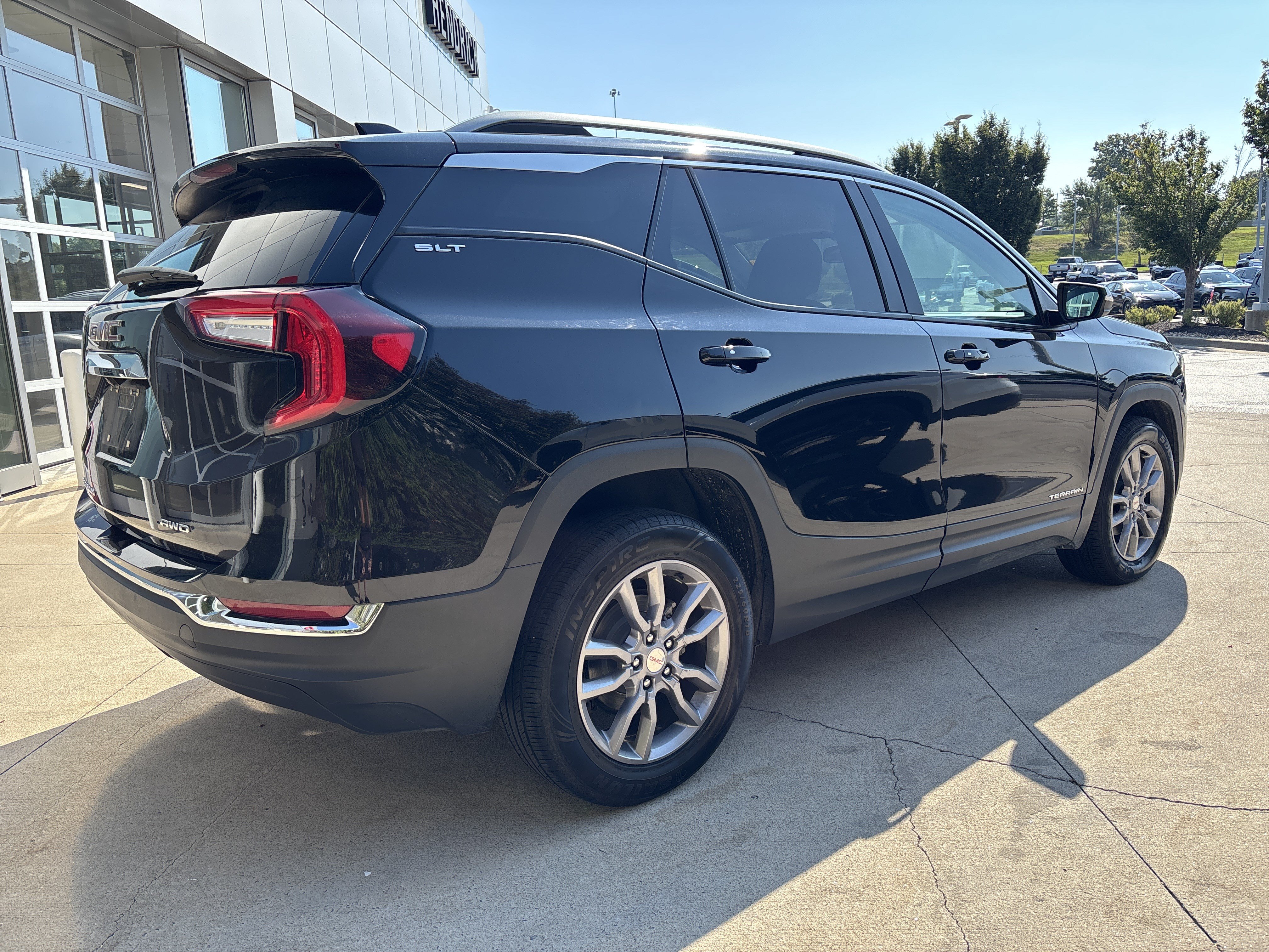 Used 2024 GMC Terrain SLT AWD/4WD image 6