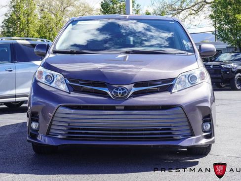 Used 2019 Toyota Sienna XLE w/ XLE Navigation Package FWD image 17