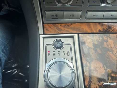 Used 2011 Jaguar XF RWD image 20