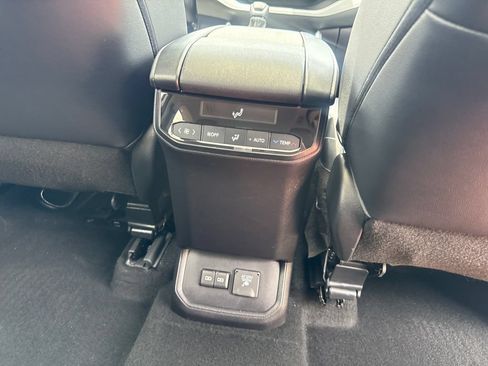 Used 2023 Toyota Highlander Limited AWD/4WD image 28